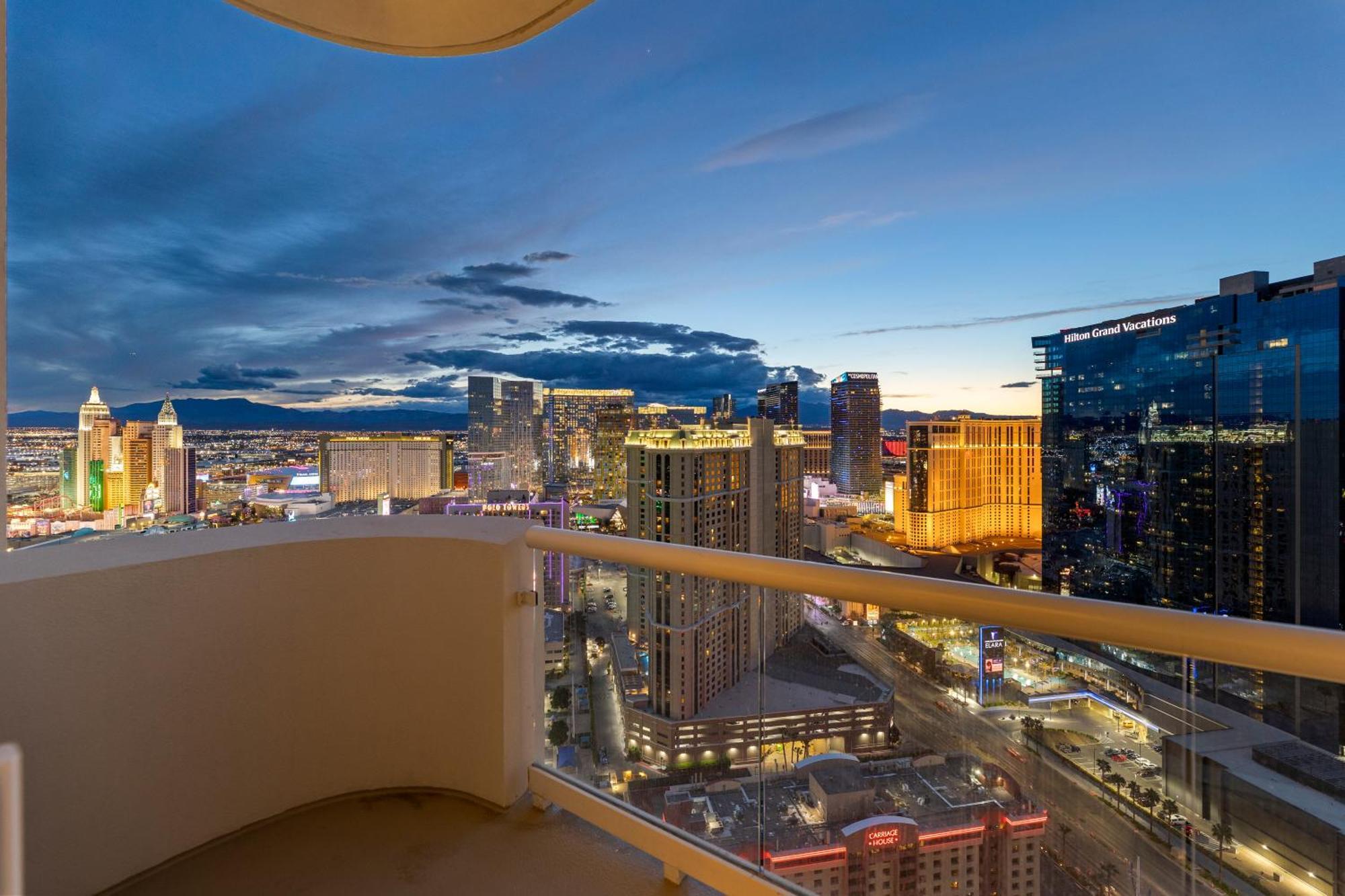 Lucky Gem Penthouse & Luxury Suites At Signature Resort, Balcony Strip View 2605 Las Vegas Exterior photo